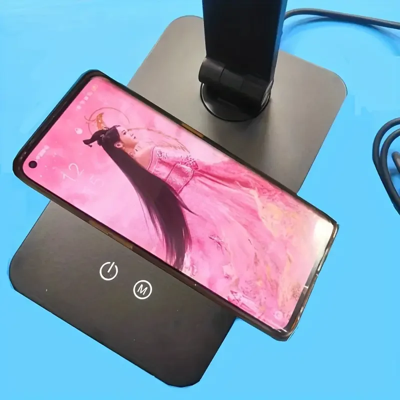 LED asztali lámpa telefontöltővel