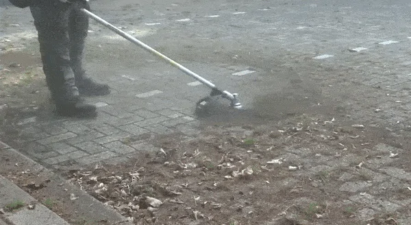 Térkő tisztító, gyomeltávolító kefe fűkaszához - 20 cm