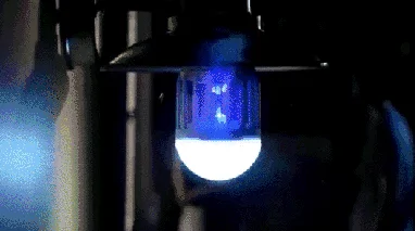 2in1 Szúnyogirtó LED izzó - rovarok elleni védelem és éjjeli fény 15W