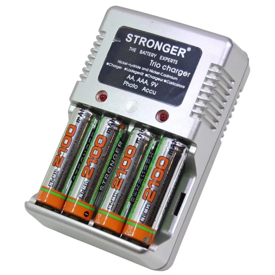 Univerzális elemtöltő + 4 db tölthető 2100mAh ceruza akku