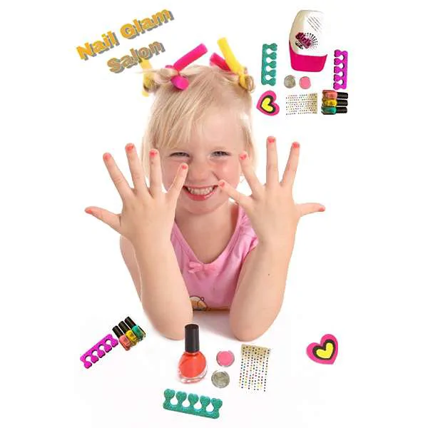 Nail Glam Deluxe manikűrszalon kicsiknek –  körömreszelővel, matricákkal, körömlakkokkal és csillámporokkal – minden, ami csillogás és divat!