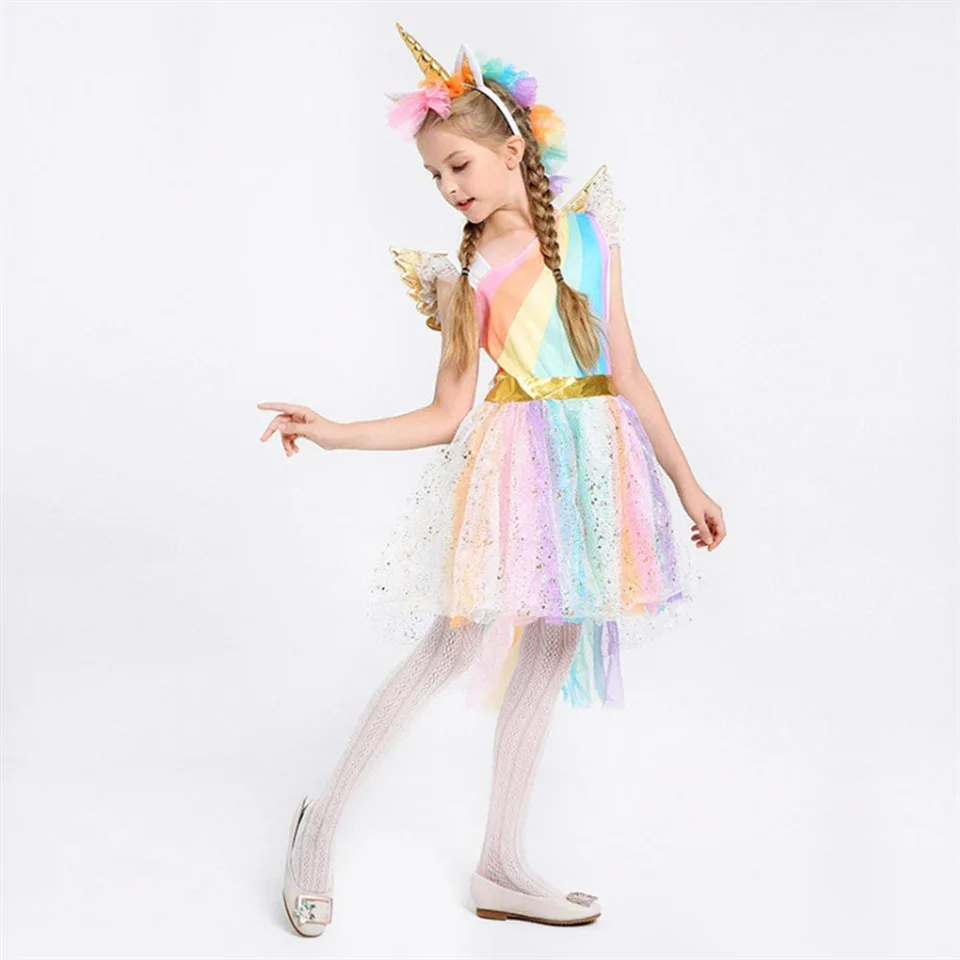 Farsangi unikornis jelmez kislányoknak szivárványszínű ruhával, fejdísszel és szárnyakkal - M méret - 120 cm magasságra