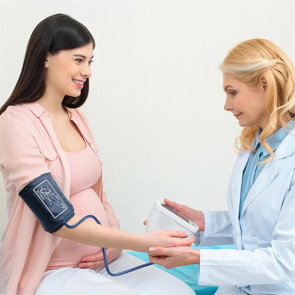 Könnyen kezelhető, LCD kijelzős vérnyomásmérő karra - 22-32 cm-ig állítható mandzsettával(BBL)(BBM)