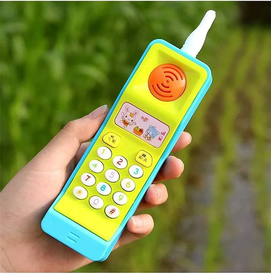 Zenélő, retro mobiltelefon alakú elemes játék babáknak gombokkal és hanghatásokkal