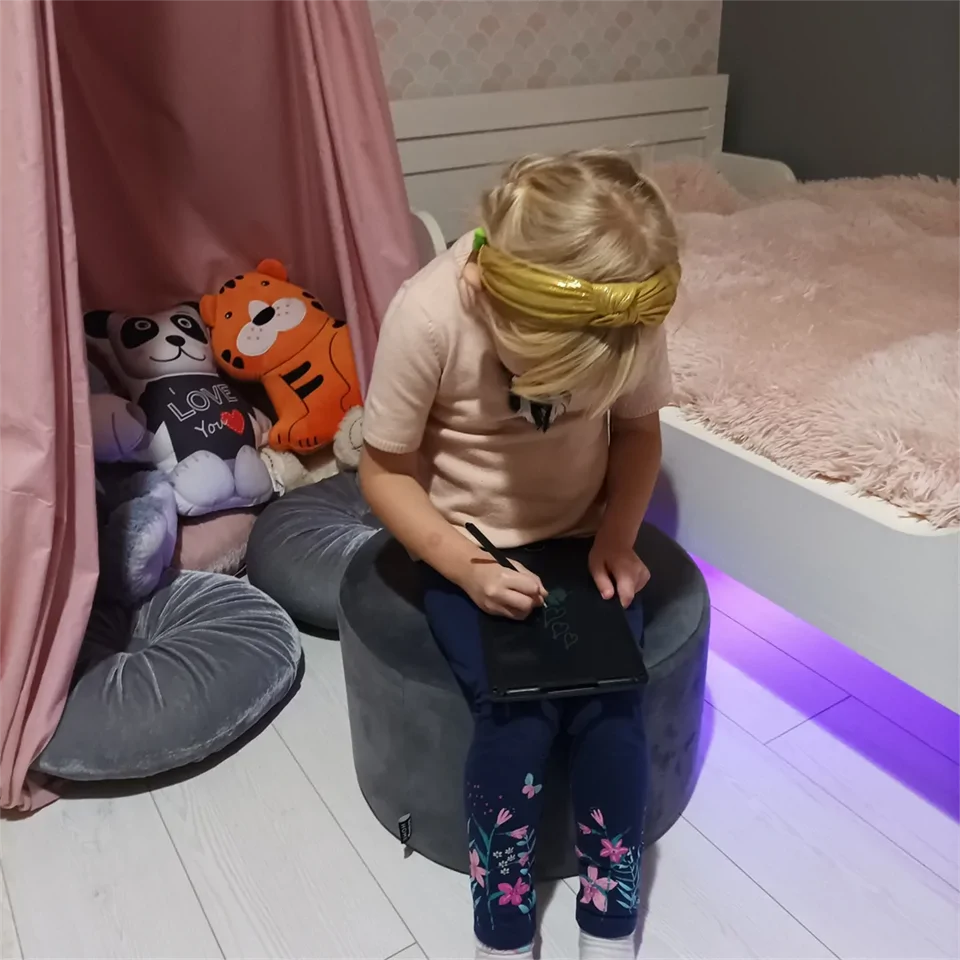 Ultravékony, strapabíró LCD rajztábla, írótábla 8.5" méret, hozzá tartozó tollal