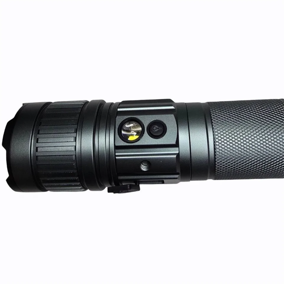 Nagy méretű és kapacitású elemlámpa - CB-G910