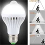 Mozgásérzékelős 12 W-os LED izzó E 27 foglalatban